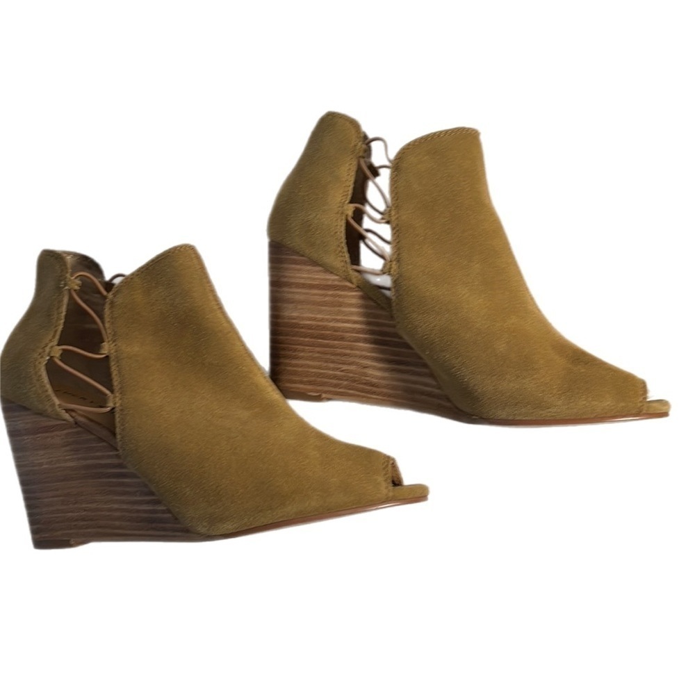 NWOB Lucky Brand Suede Lace Wedges size 10